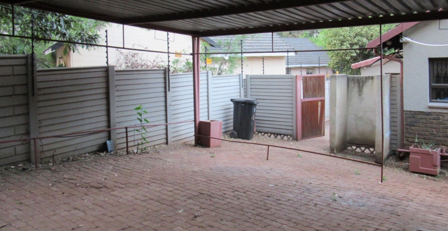 5 Bedroom Property for Sale in Kloofendal Gauteng
