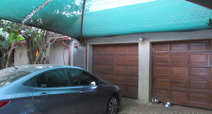 5 Bedroom Property for Sale in Kloofendal Gauteng