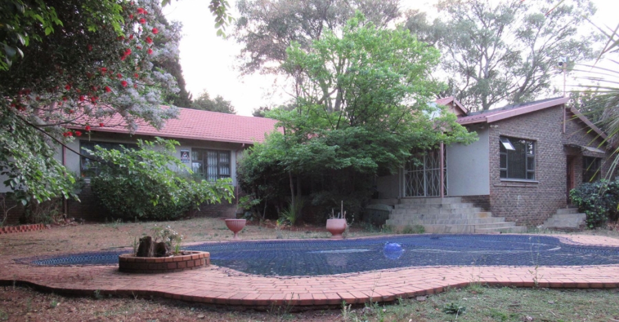 5 Bedroom Property for Sale in Kloofendal Gauteng