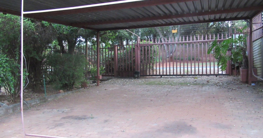 5 Bedroom Property for Sale in Kloofendal Gauteng