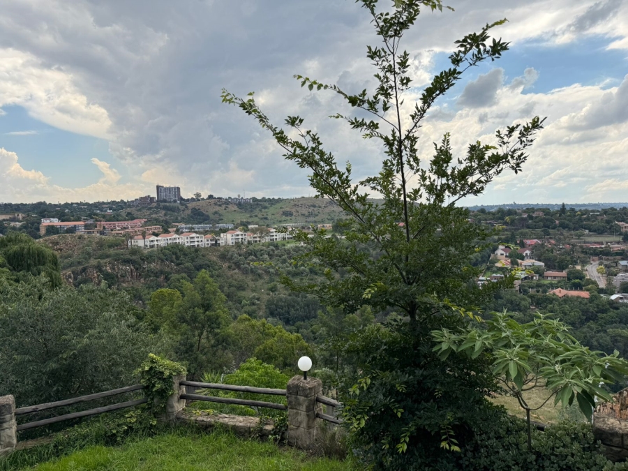 5 Bedroom Property for Sale in Kloofendal Gauteng