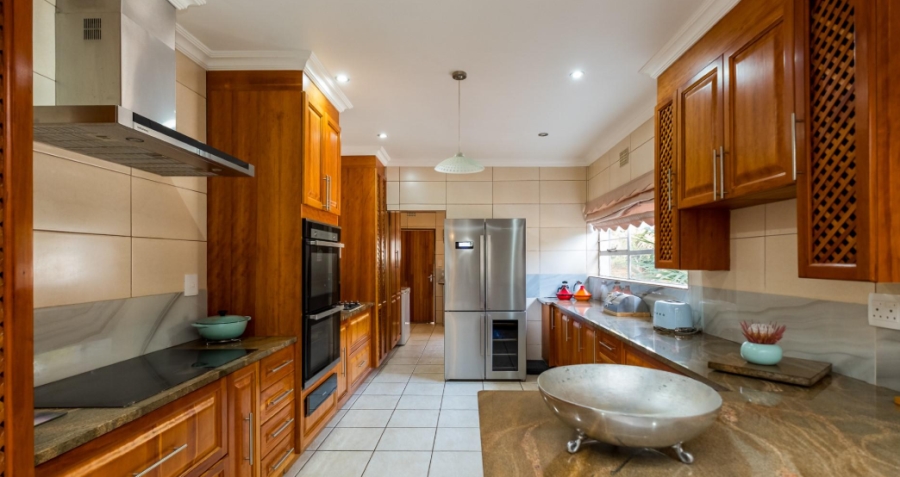 5 Bedroom Property for Sale in Kloofendal Gauteng