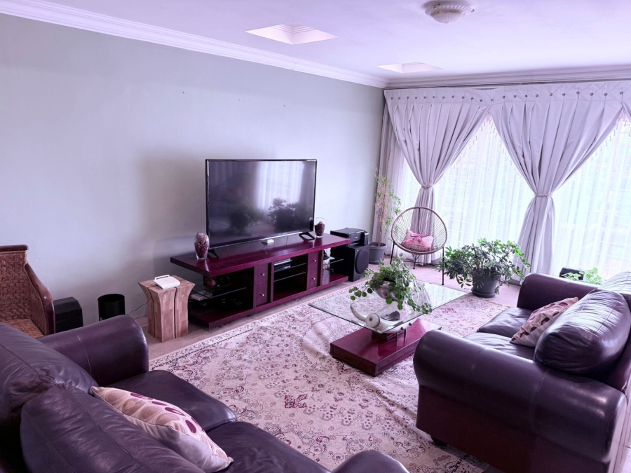 5 Bedroom Property for Sale in Kloofendal Gauteng