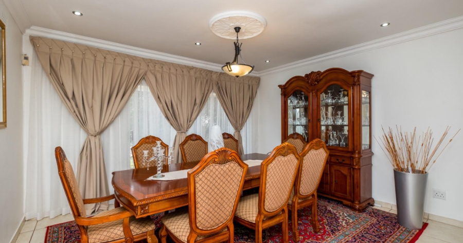 5 Bedroom Property for Sale in Kloofendal Gauteng