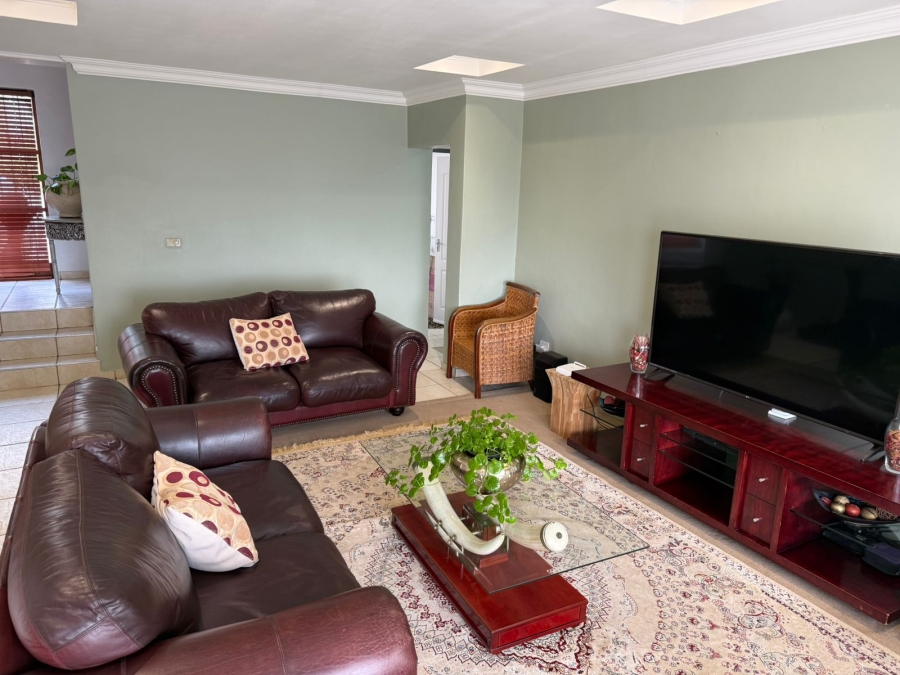 5 Bedroom Property for Sale in Kloofendal Gauteng