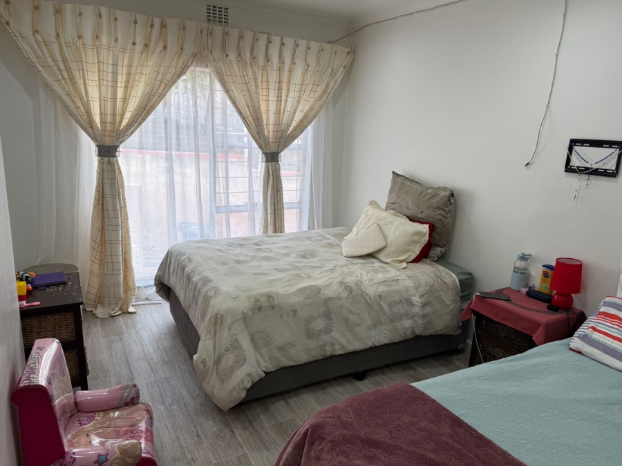 5 Bedroom Property for Sale in Kloofendal Gauteng