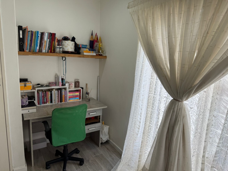 5 Bedroom Property for Sale in Kloofendal Gauteng