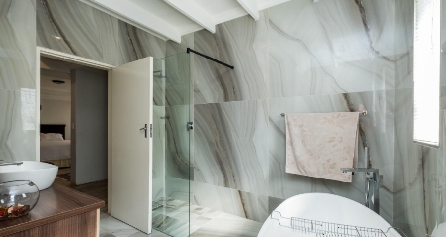 5 Bedroom Property for Sale in Kloofendal Gauteng