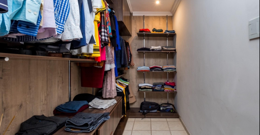 5 Bedroom Property for Sale in Kloofendal Gauteng