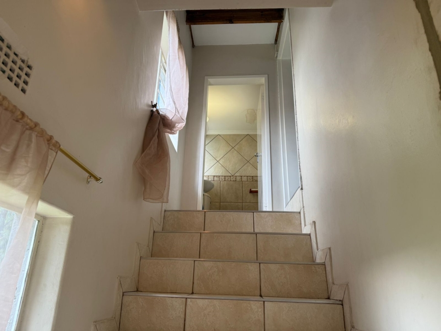 5 Bedroom Property for Sale in Kloofendal Gauteng