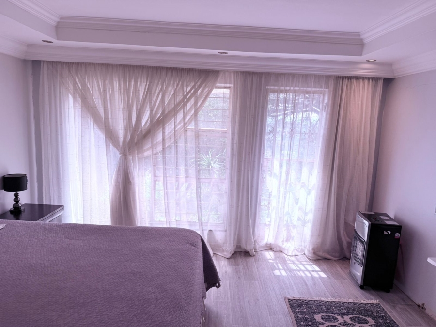 5 Bedroom Property for Sale in Kloofendal Gauteng