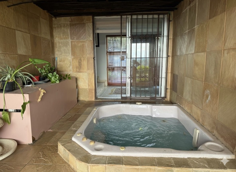 5 Bedroom Property for Sale in Kloofendal Gauteng