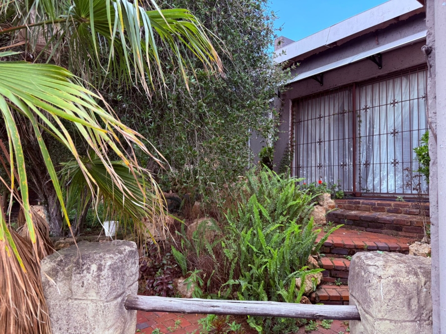 5 Bedroom Property for Sale in Kloofendal Gauteng