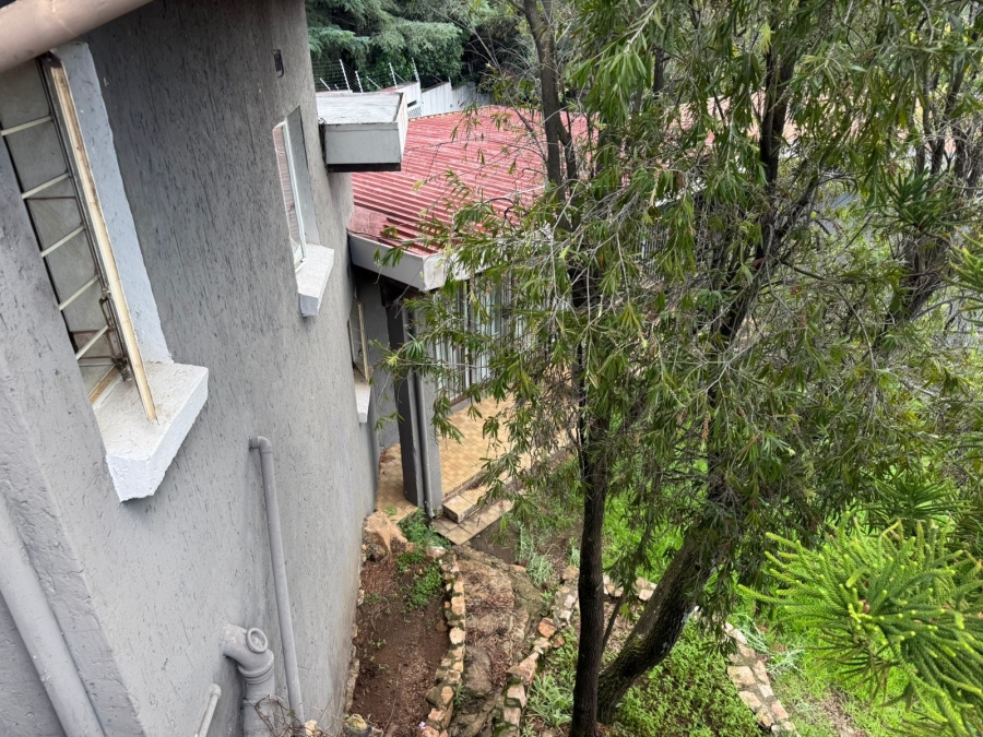 5 Bedroom Property for Sale in Kloofendal Gauteng