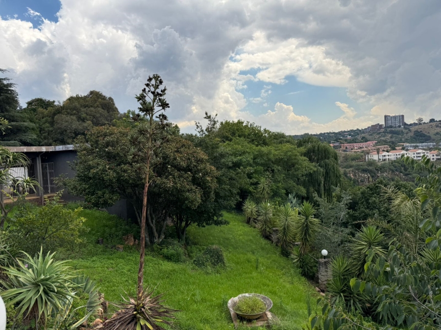 5 Bedroom Property for Sale in Kloofendal Gauteng