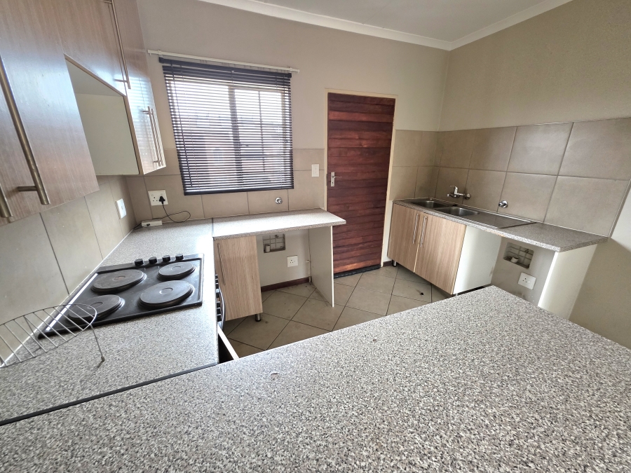 2 Bedroom Property for Sale in Monavoni Gauteng