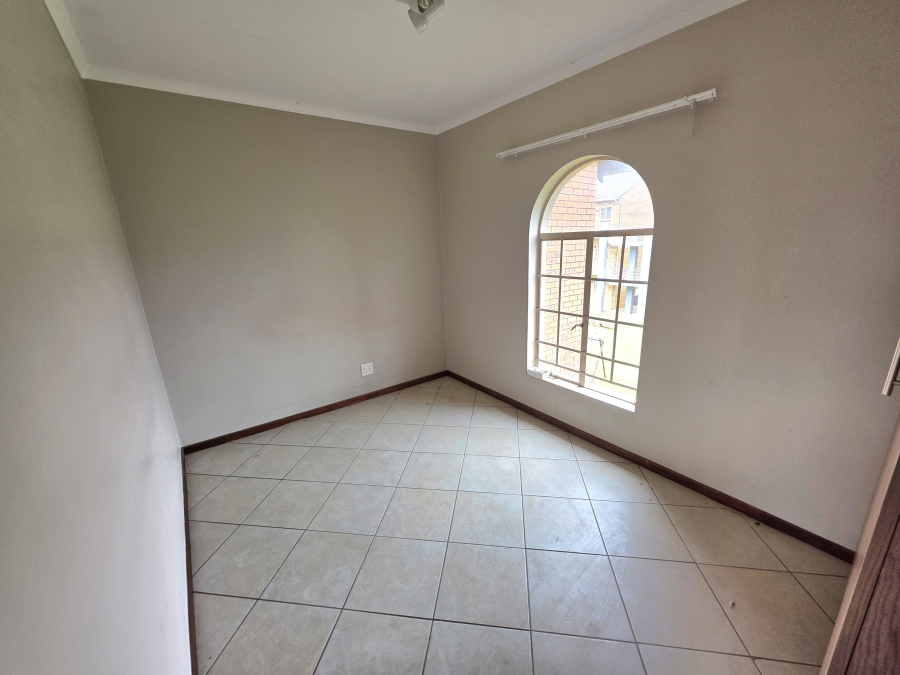 2 Bedroom Property for Sale in Monavoni Gauteng