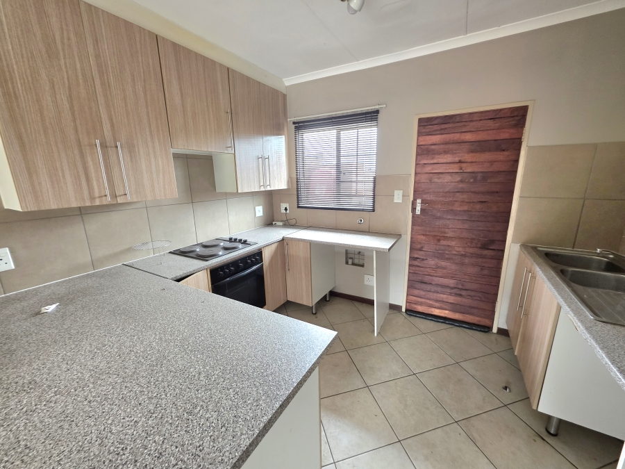 2 Bedroom Property for Sale in Monavoni Gauteng