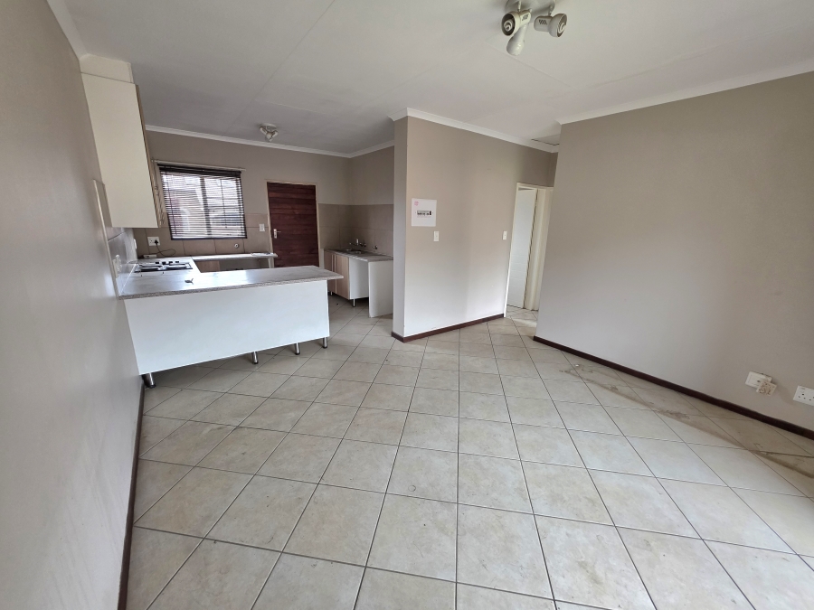 2 Bedroom Property for Sale in Monavoni Gauteng
