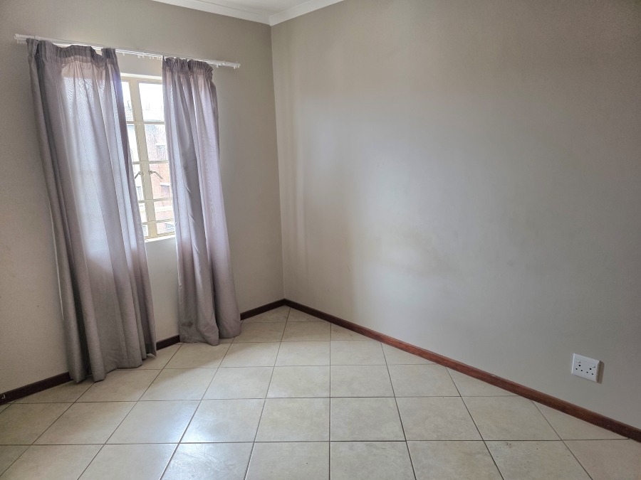 2 Bedroom Property for Sale in Monavoni Gauteng