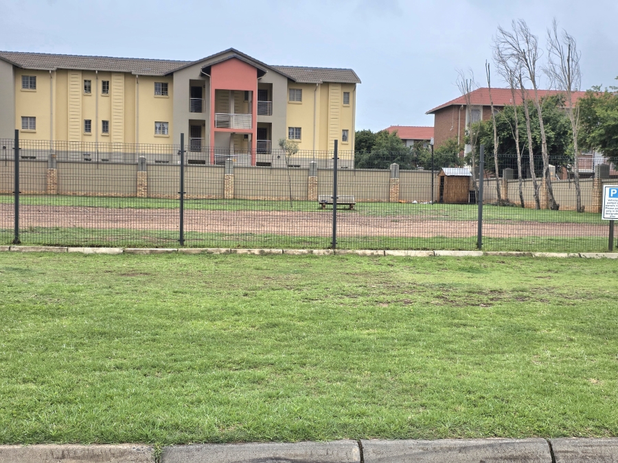 2 Bedroom Property for Sale in Monavoni Gauteng