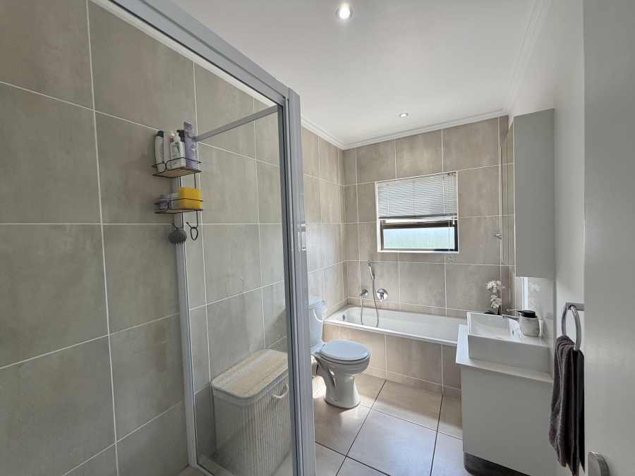 To Let 2 Bedroom Property for Rent in Barbeque Downs Gauteng