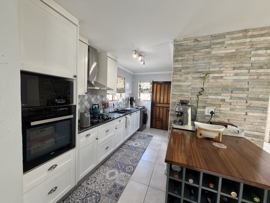 3 Bedroom Property for Sale in Barbeque Downs Gauteng