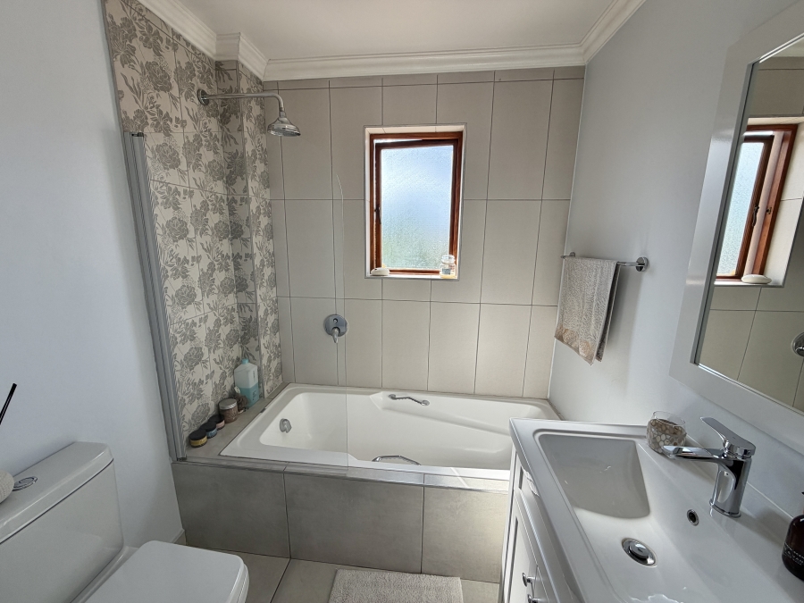 3 Bedroom Property for Sale in Barbeque Downs Gauteng