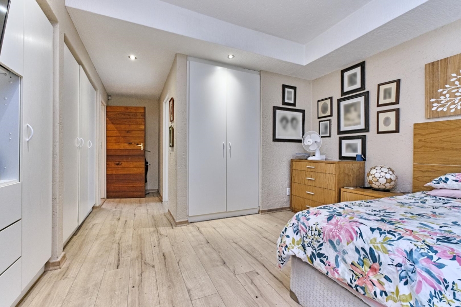 2 Bedroom Property for Sale in Benmore Gardens Gauteng