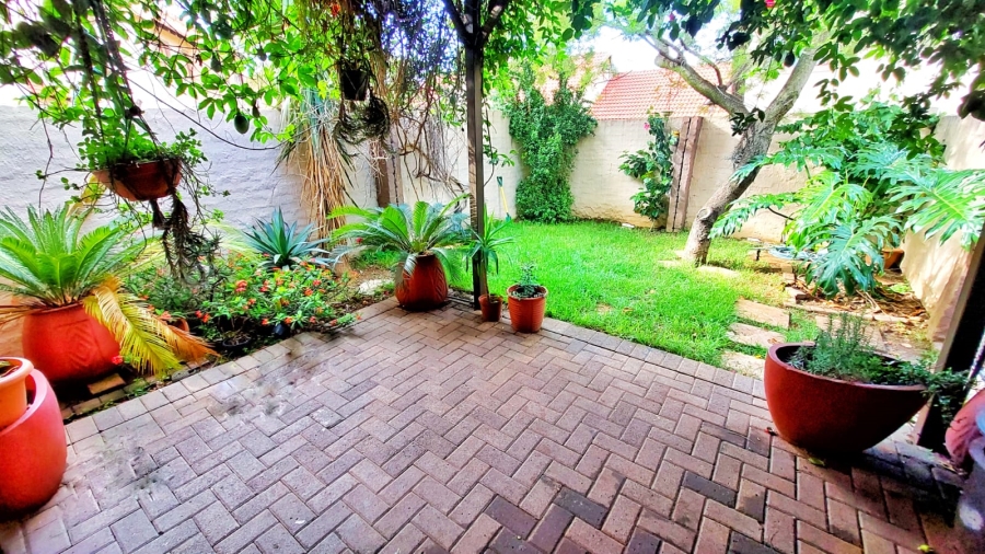 2 Bedroom Property for Sale in Noordwyk Gauteng