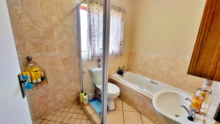 2 Bedroom Property for Sale in Noordwyk Gauteng