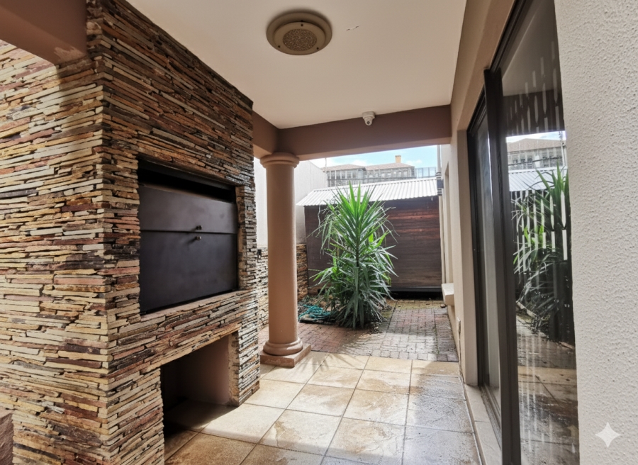 3 Bedroom Property for Sale in Bassonia Rock Gauteng