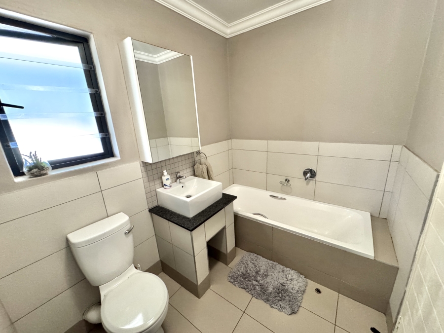 1 Bedroom Property for Sale in Chartwell Gauteng