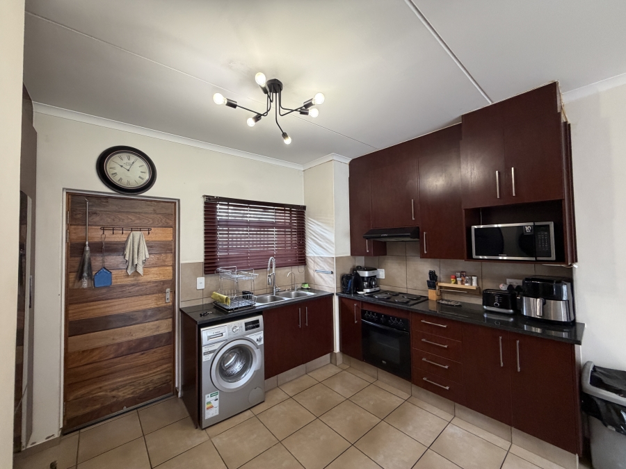 2 Bedroom Property for Sale in Barbeque Downs Gauteng