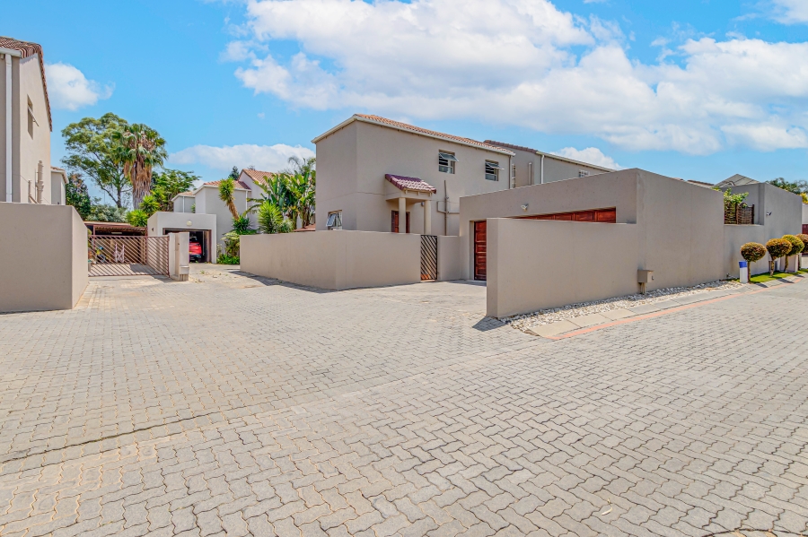 2 Bedroom Property for Sale in Sunninghill Gauteng