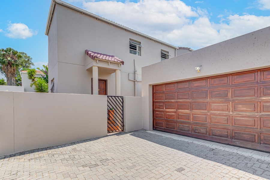 2 Bedroom Property for Sale in Sunninghill Gauteng