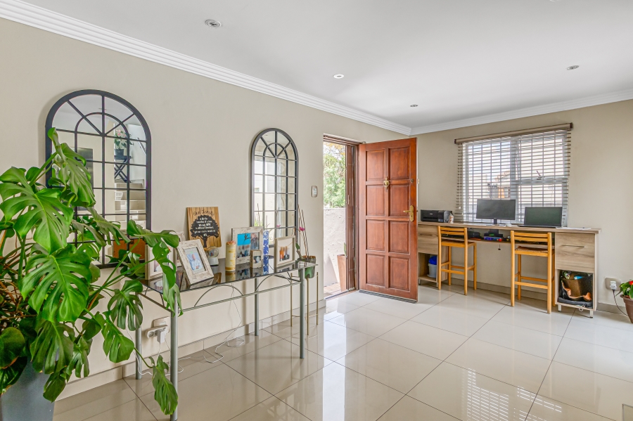 2 Bedroom Property for Sale in Sunninghill Gauteng