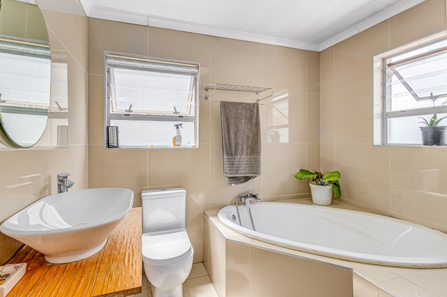 2 Bedroom Property for Sale in Sunninghill Gauteng