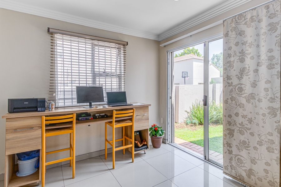 2 Bedroom Property for Sale in Sunninghill Gauteng