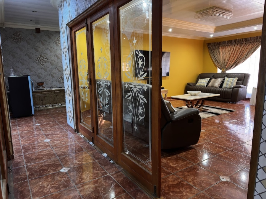 5 Bedroom Property for Sale in Ninapark Gauteng