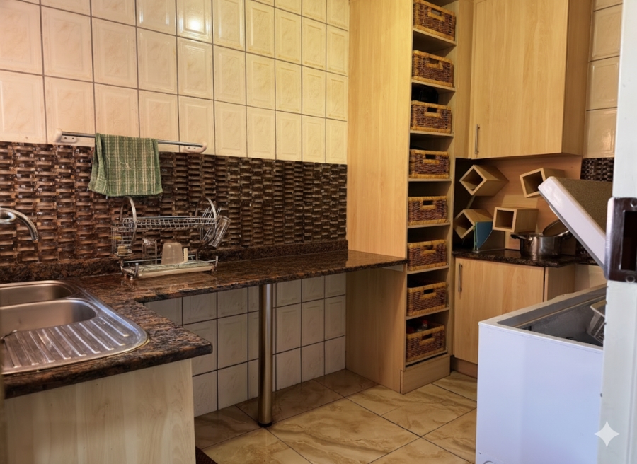 5 Bedroom Property for Sale in Ninapark Gauteng