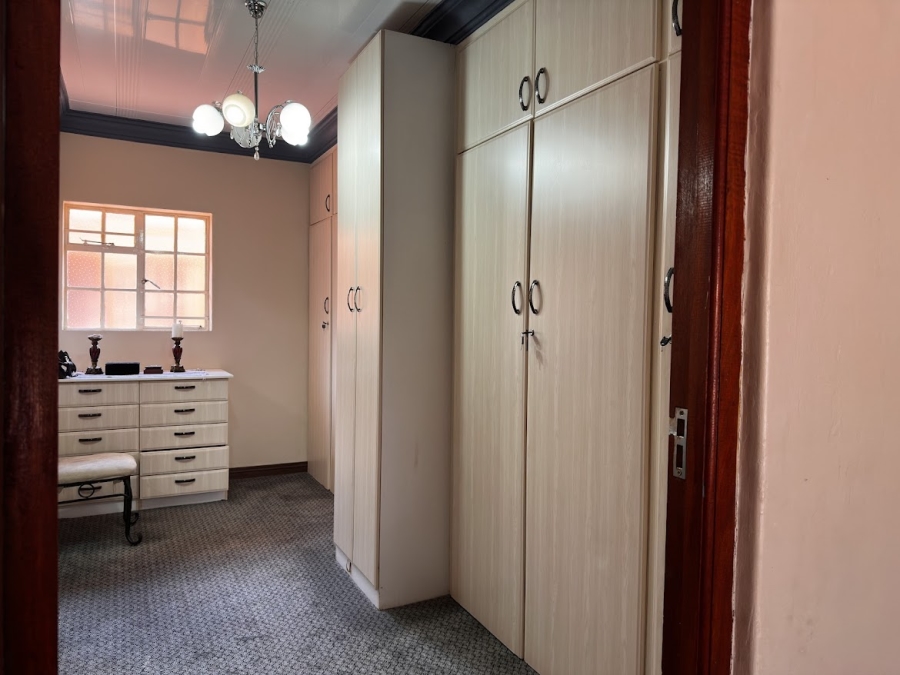 5 Bedroom Property for Sale in Ninapark Gauteng