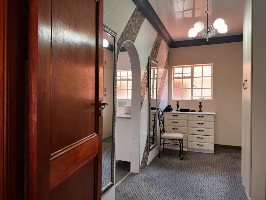 5 Bedroom Property for Sale in Ninapark Gauteng