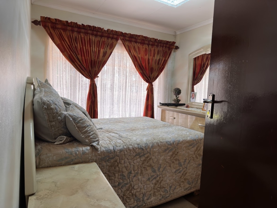 5 Bedroom Property for Sale in Ninapark Gauteng