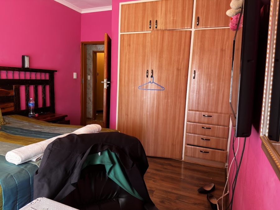 5 Bedroom Property for Sale in Ninapark Gauteng