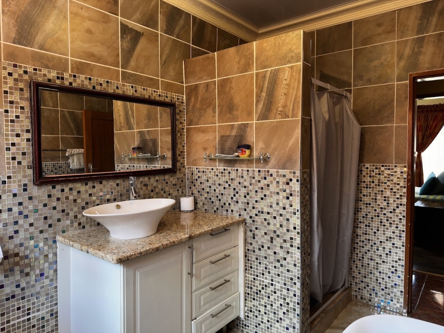 5 Bedroom Property for Sale in Ninapark Gauteng