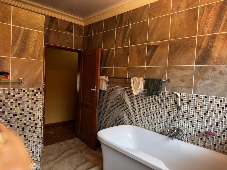 5 Bedroom Property for Sale in Ninapark Gauteng