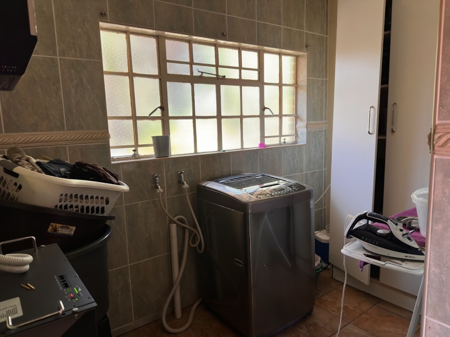 5 Bedroom Property for Sale in Ninapark Gauteng