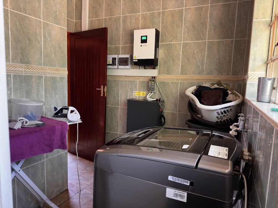 5 Bedroom Property for Sale in Ninapark Gauteng