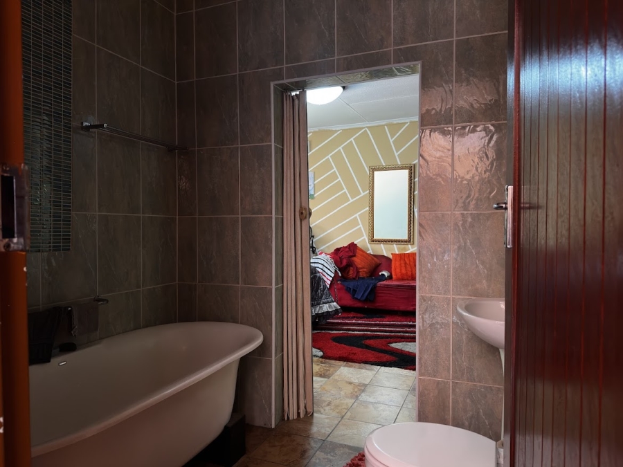 5 Bedroom Property for Sale in Ninapark Gauteng